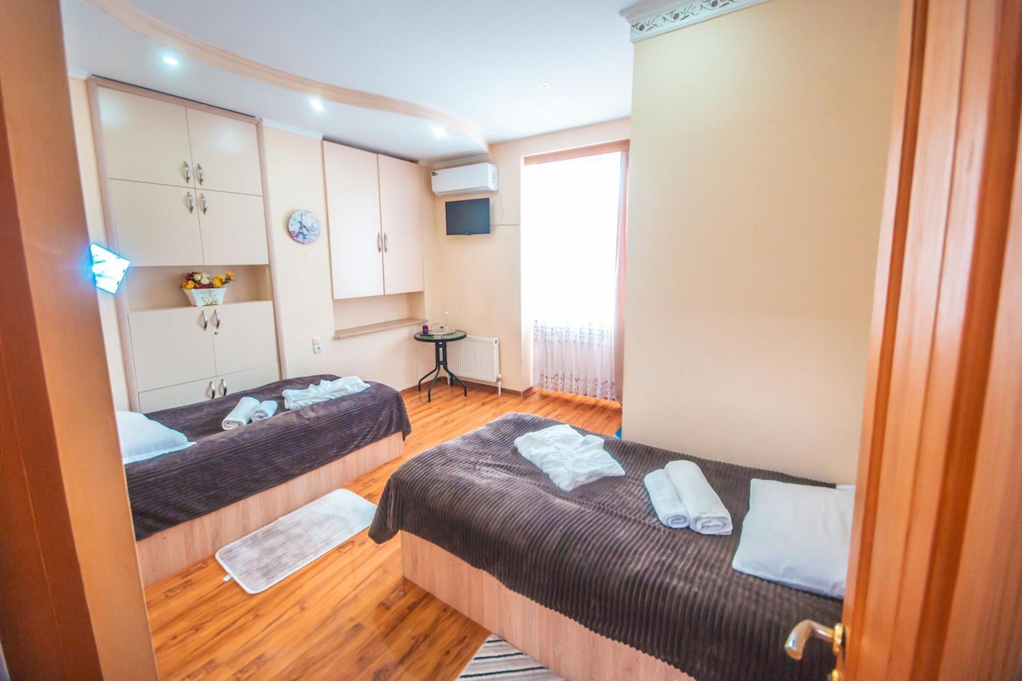 Hotel Caravan Palace Kutaisi Eksteriør billede