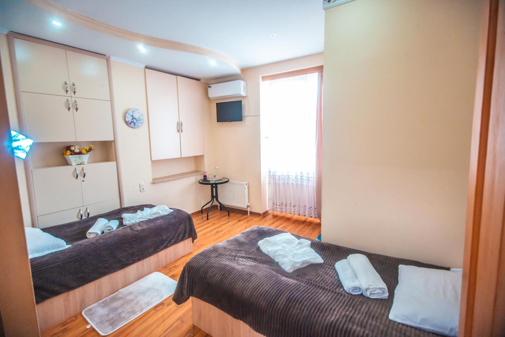 Hotel Caravan Palace Kutaisi Eksteriør billede